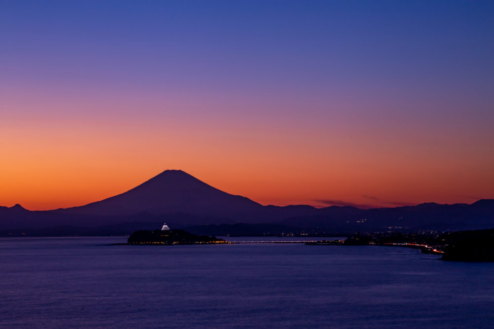 隠れ夕焼けスポット「大崎公園」で富士山をバックにした江ノ島を見てきた。