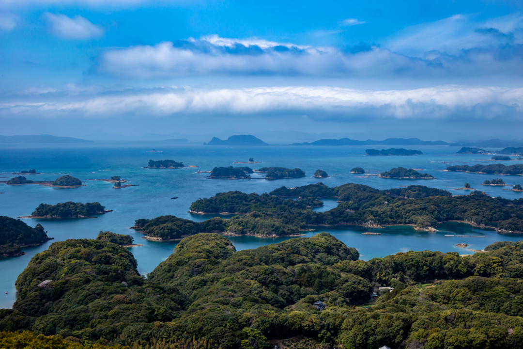 長崎有数の絶景スポット展海峰から九十九島を眺める。
