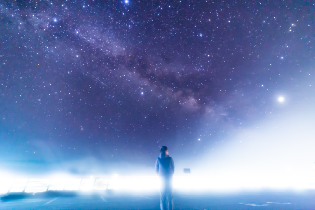 北海道の星空スポット知床峠では霧が晴れれば肉眼ではっきりと天の川が見える! 北海道の星空スポット知床峠では霧が晴れれば肉眼ではっきりと天の川が見える!