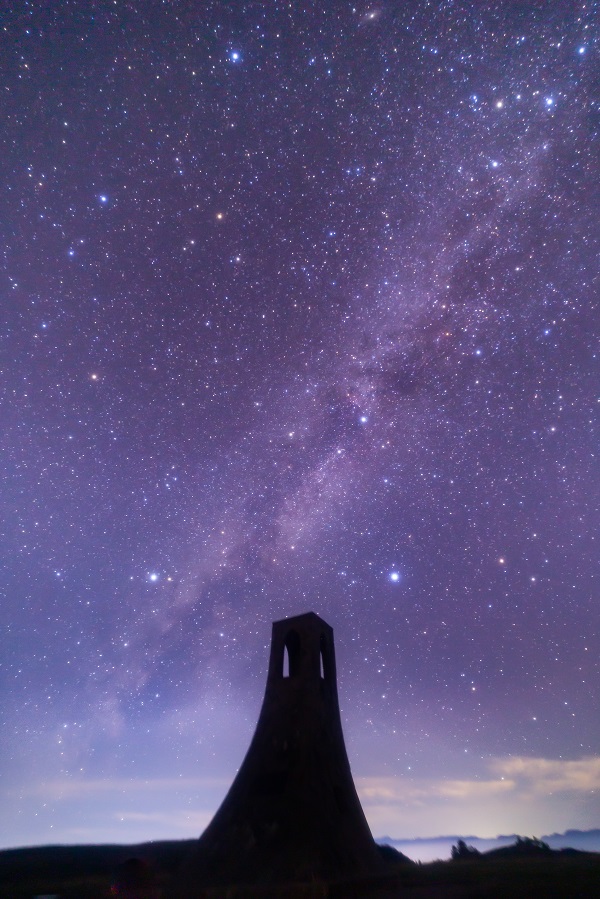 長野の星空スポット、「美しの塔」で天の川写真を撮る。アクセス、服装などの注意点。