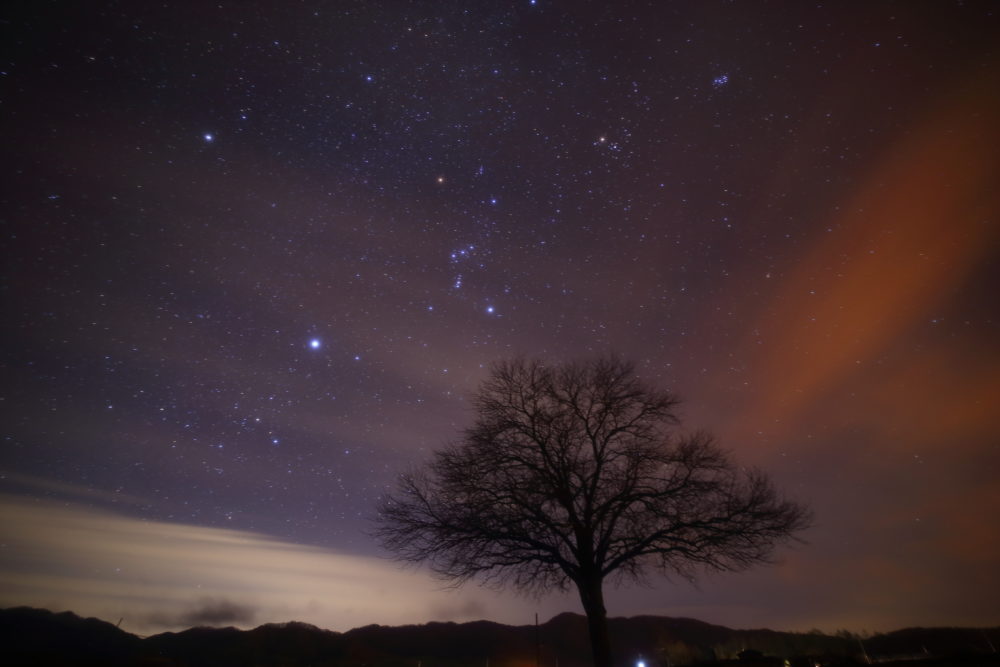 野辺山高原で満天の星空を眺める。詳細な写真スポットを紹介。